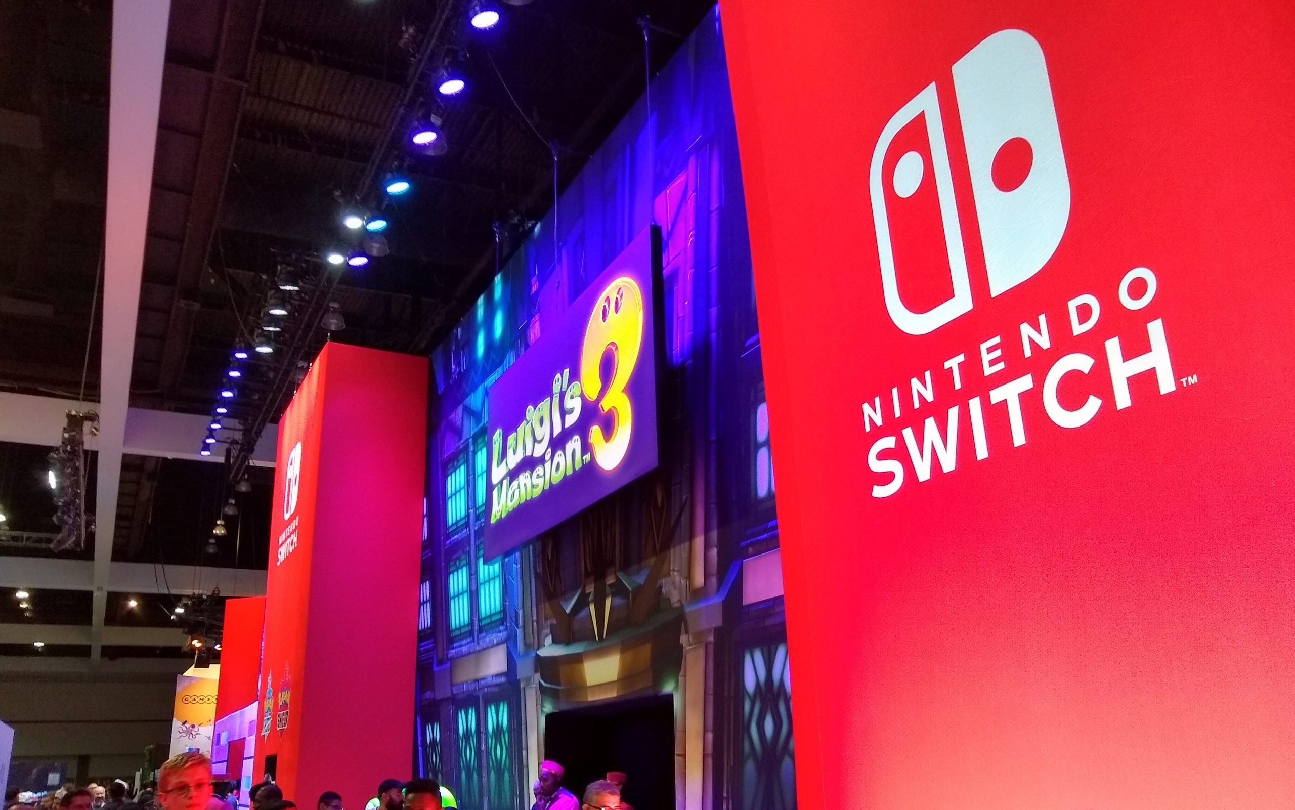 Outside the Luigi's Mansion 3 demo setup at Nintendo's E3 booth